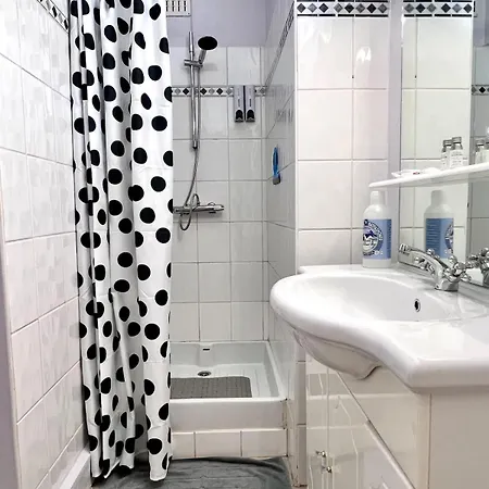 Seaside Cosy Retreat For Two דירה *